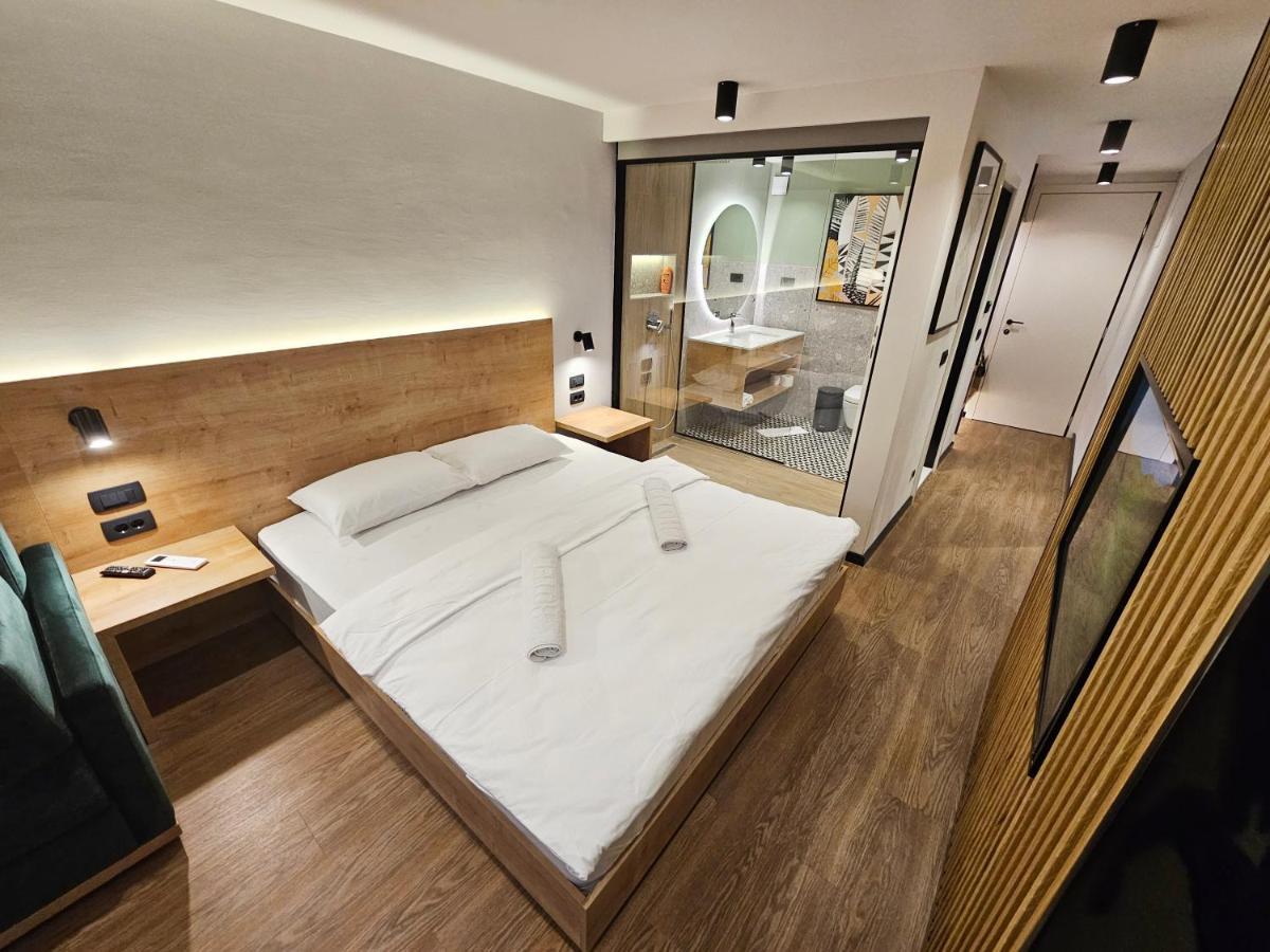 Hotel Komovi Andrijevica エクステリア 写真