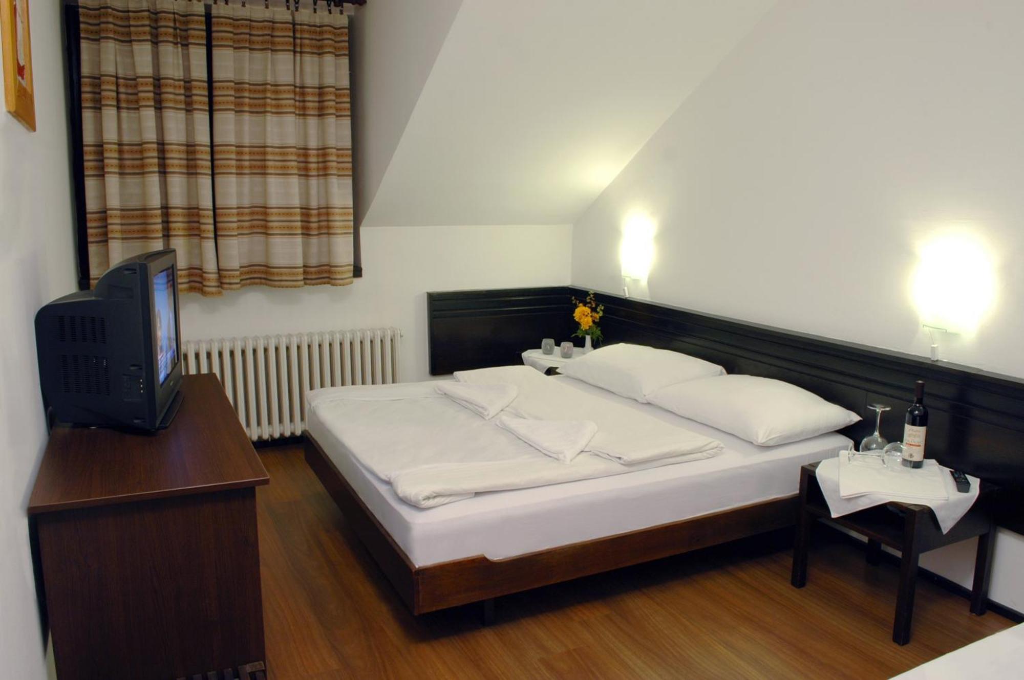Hotel Komovi Andrijevica エクステリア 写真