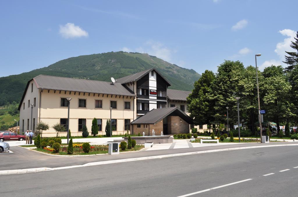 Hotel Komovi Andrijevica エクステリア 写真